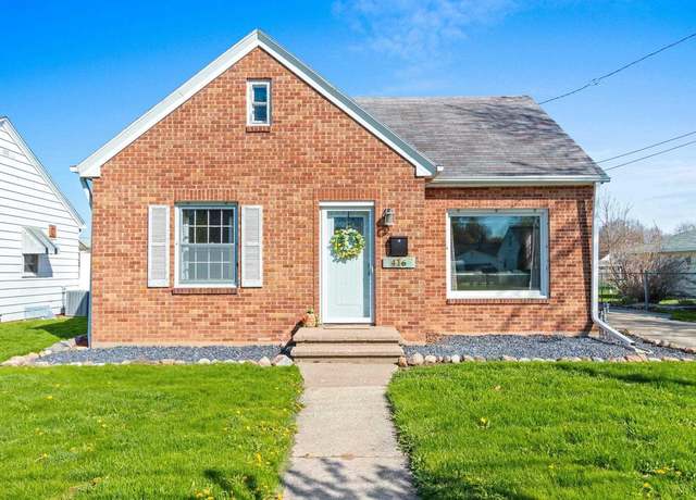 Property at 416 Fairview Ct, Green Bay, WI 54303, 3 beds, 2 baths