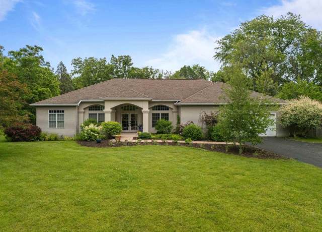 Property at 3864 Candlish Harbor Ln, Oshkosh, WI 54902, 4 beds, 2.5 baths