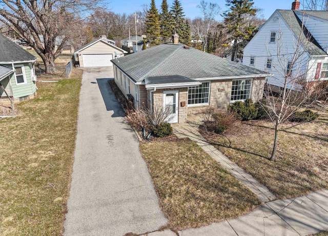 Property at 1130 S Kernan Ave, Appleton, WI 54915, 3 beds, 1 bath