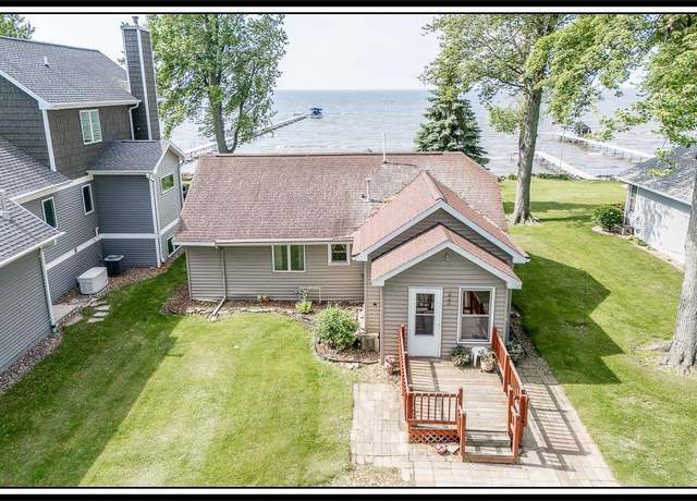 Property at W7059 Firelane 3, Menasha, WI 54952, 2 beds, 1 bath