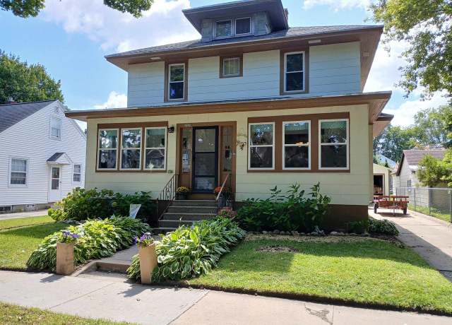 Property at 1530 Ellis St, Green Bay, WI 54302, 4 beds, 2 baths