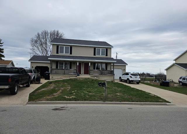 Property at 716 Walnut Dr, Sturgeon Bay, WI 54235, 4 beds, 2.5 baths