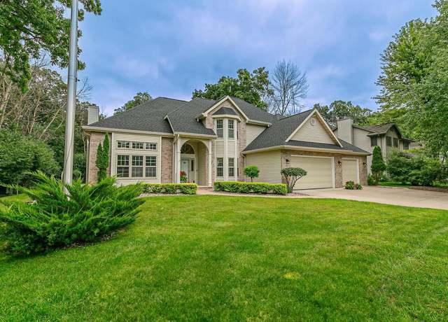 Property at 1055 Timber Run Dr, Neenah, WI 54956, 3 beds, 2.5 baths