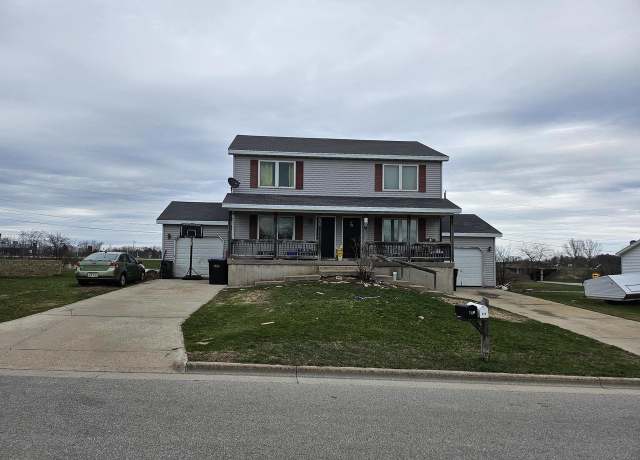 Property at 630 Walnut Dr, Sturgeon Bay, WI 54235, 4 beds, 2.5 baths