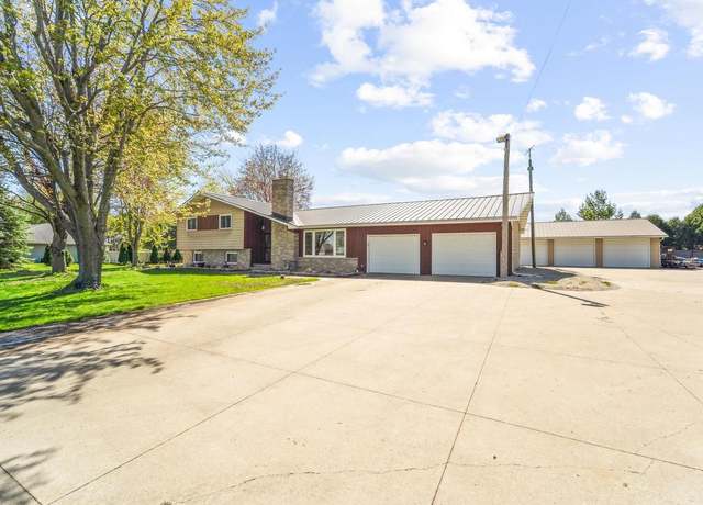 Property at 1116 Lake Park Rd, Menasha, WI 54952, 4 beds, 1.5 baths