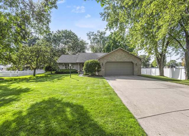 Property at 1051 Coppens Rd, Green Bay, WI 54303, 3 beds, 2.5 baths