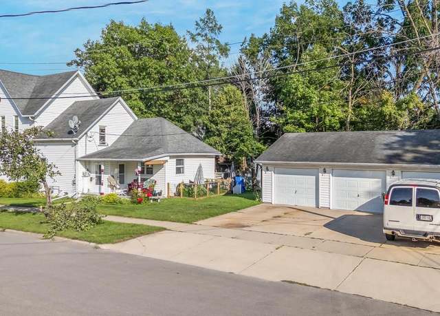 Property at 221 W 4th St, Kaukauna, WI 54130, 4 beds, 2.5 baths