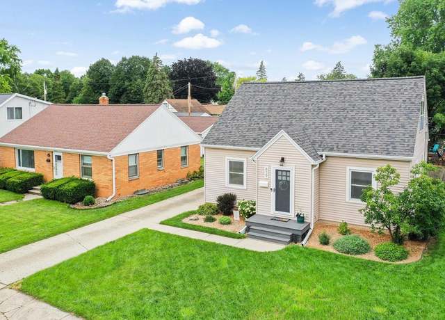 Property at 829 Marshall Ave, Green Bay, WI 54303, 3 beds, 1 bath