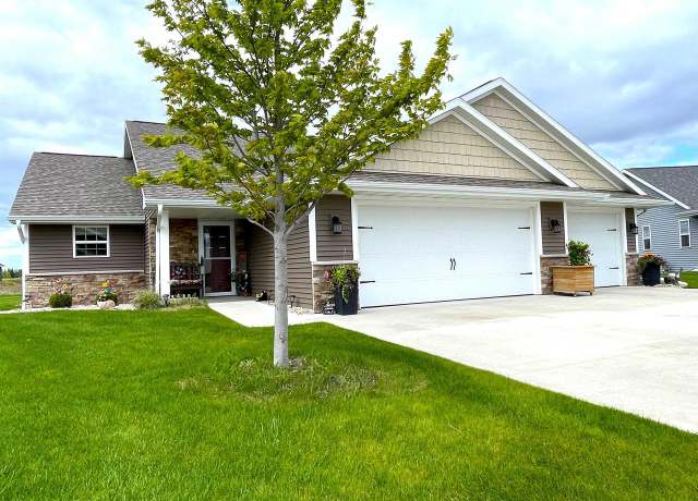 Property at 834 Sharon Ln, Pulaski, WI 54162, 2 beds, 2 baths