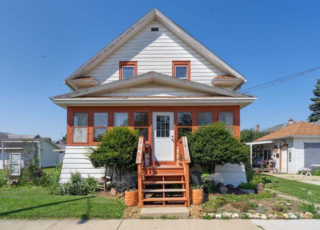 Property at 1313 Iowa St, Oshkosh, WI 54902, 3 beds, 2 baths