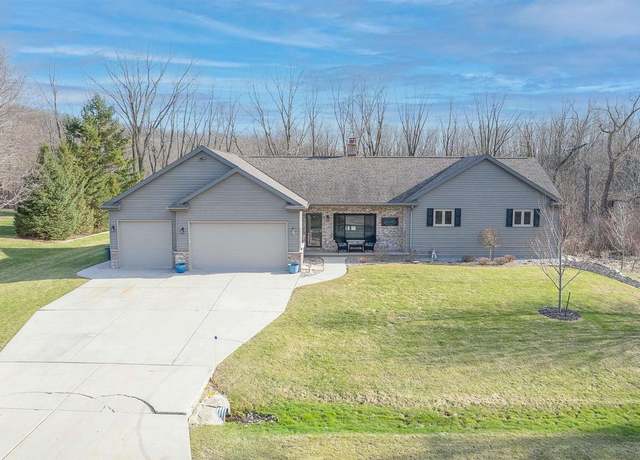 Property at N7509 Deerpath Rd, Fond Du Lac, WI 54937, 3 beds, 3.5 baths