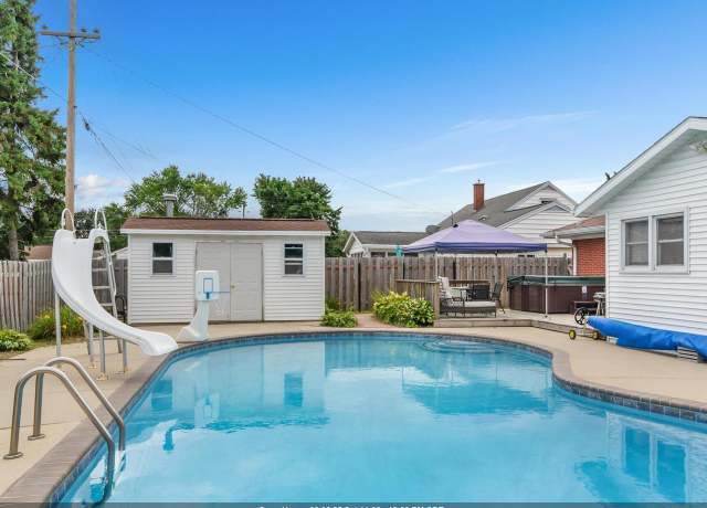 Property at 1611 Delores St, Green Bay, WI 54304, 3 beds, 2 baths