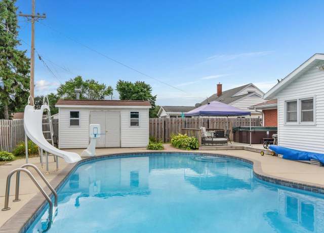 Property at 1611 Delores St, Green Bay, WI 54304, 3 beds, 2 baths