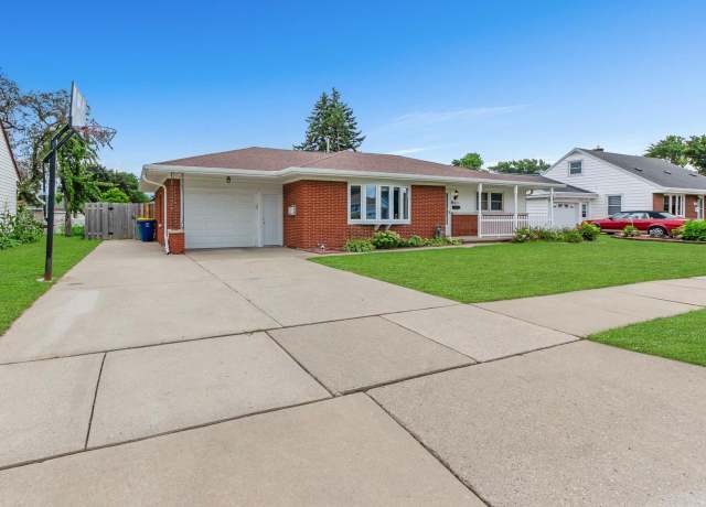 Property at 1611 Delores St, Green Bay, WI 54304, 3 beds, 2 baths