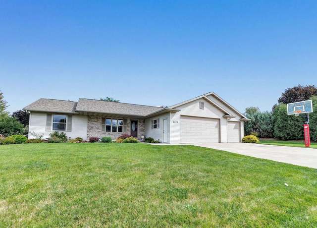 Property at 2326 Olde Country Cir, Kaukauna, WI 54130, 5 beds, 3 baths