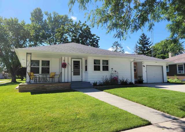 Property at 825 Bechaud Ave, North Fond Du Lac, WI 54937, 3 beds, 1 bath