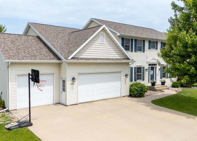Property at 1309 Fall View Ln, Neenah, WI 54956, 4 beds, 2.5 baths