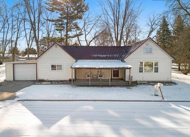 Property at 424 Quincy St, Oconto, WI 54153, 3 beds, 1.5 baths