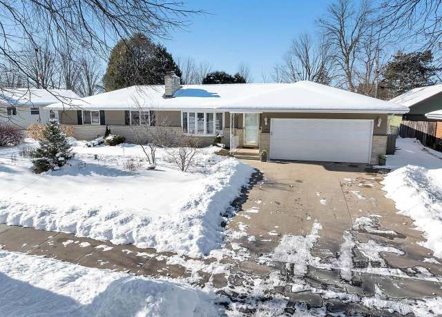 Property at 1728 Chateau Dr, Green Bay, WI 54304, 3 beds, 1.5 baths