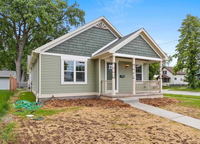 Property at 929 N Broadway St, Green Bay, WI 54303, 3 beds, 2 baths