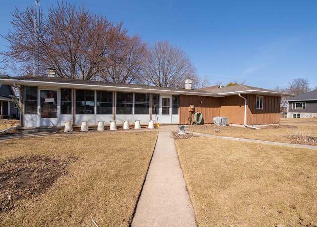 Property at 6121 Black Wolf Point Rd, Oshkosh, WI 54902, 3 beds, 2 baths
