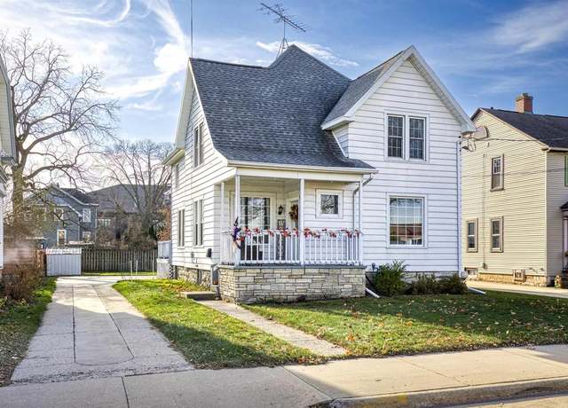 Property at 241 W 9th Ave, Oshkosh, WI 54902, 4 beds, 2.5 baths