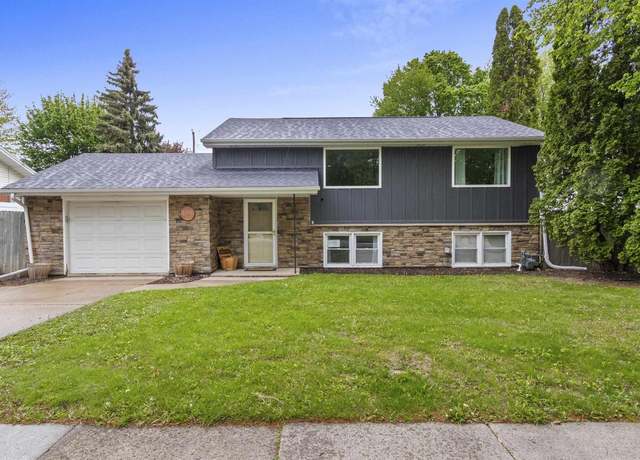 Property at 1254 Thorndale St, Green Bay, WI 54304, 3 beds, 2 baths