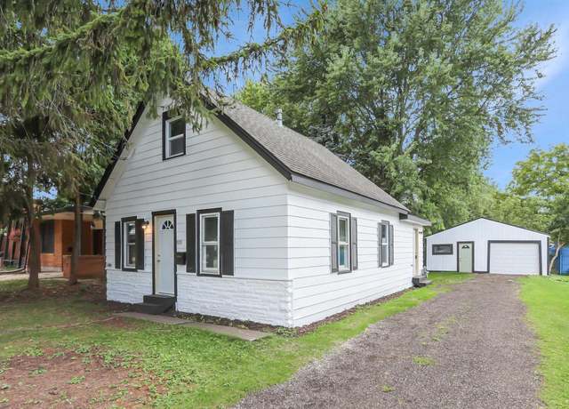 Property at 933 Lark St, Oshkosh, WI 54902, 3 beds, 1 bath
