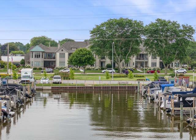 Property at 290 E Harbor View Dr, Fond Du Lac, WI 54935, 2 beds, 2 baths