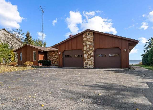 Property at 4340 S Us Highway 45, Oshkosh, WI 54902, 2 beds, 2 baths