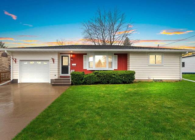 Property at 30 S Park St, Clintonville, WI 54929, 3 beds, 1 bath