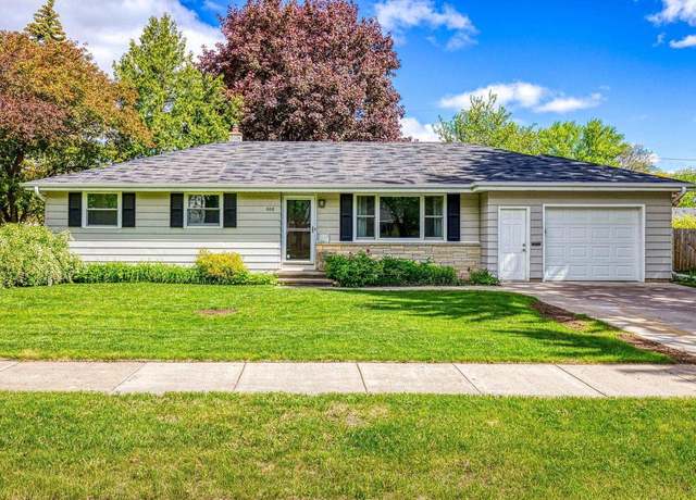 Property at 208 Edgewood Dr, Neenah, WI 54956, 3 beds, 2 baths