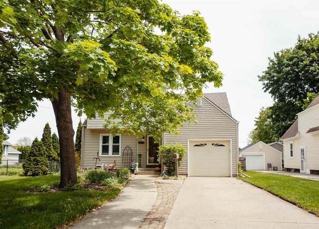 Property at 1842 Hubbard St, Oshkosh, WI 54902, 3 beds, 1.5 baths