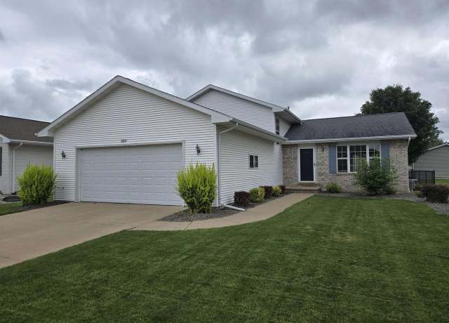 Property at 1350 Pheasant Creek Dr, Oshkosh, WI 54904, 4 beds, 3 baths