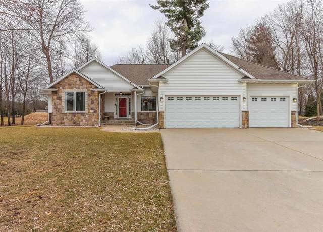 Property at 1579 Foxfire Ct, Waupaca, WI 54981, 4 beds, 3 baths