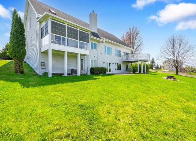 Property at W8924 Spring Rd, Hortonville, WI 54944, 4 beds, 3.5 baths