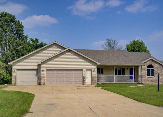 Property at 120 Crystal Springs Dr, Hortonville, WI 54944, 4 beds, 2.5 baths
