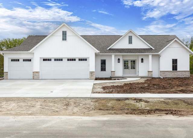Property at W5843 Delta Dr, Menasha, WI 54952, 4 beds, 3.5 baths