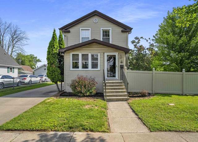 Property at 510 4th St, Green Bay, WI 54304, 3 beds, 1 bath