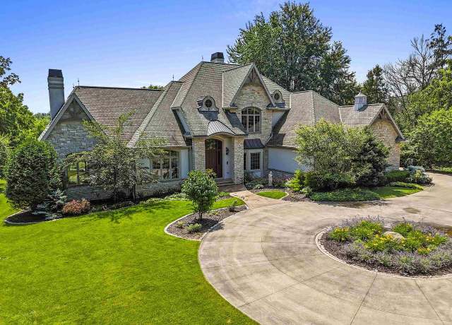 Property at 1233 W Cedar St, Appleton, WI 54914, 5 beds, 5.5 baths