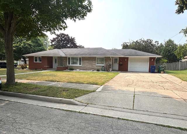 Property at 213 Lox Ct, Combined Locks, WI 54113, 3 beds, 1 bath