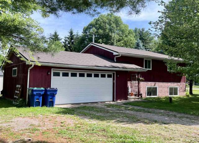 Property at E1894 Patricia St, Waupaca, WI 54981, 3 beds, 1.5 baths