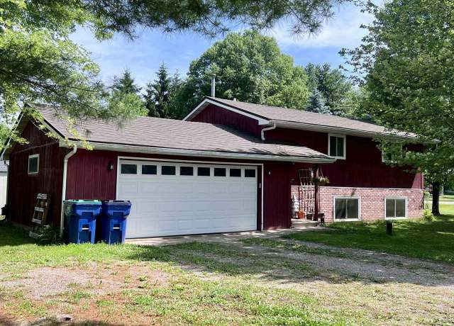 Property at E1894 Patricia St, Waupaca, WI 54981, 3 beds, 1.5 baths