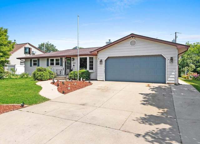 Property at 1664 Spruce St, Green Bay, WI 54304, 5 beds, 3 baths