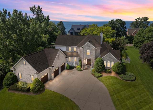 Property at W5837 Royaltroon Dr, Menasha, WI 54952, 3 beds, 4 baths