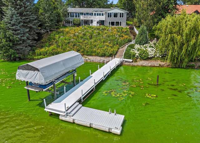 Property at 2057 Lost Dauphin Rd, De Pere, WI 54115, 4 beds, 3 baths