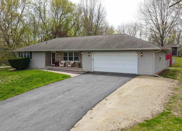 Property at 1001 Washington St, Fremont, WI 54940, 4 beds, 2.5 baths