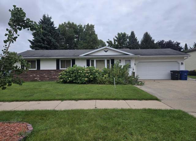 Property at 1130 Farmington Ave, Oshkosh, WI 54901, 3 beds, 2.5 baths