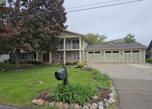 Property at 1400 Brooks Ln, Oshkosh, WI 54904, 4 beds, 3 baths