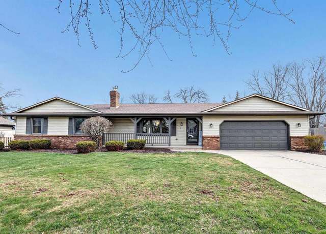 Property at 413 N Fox Croft Dr, De Pere, WI 54115, 3 beds, 2.5 baths